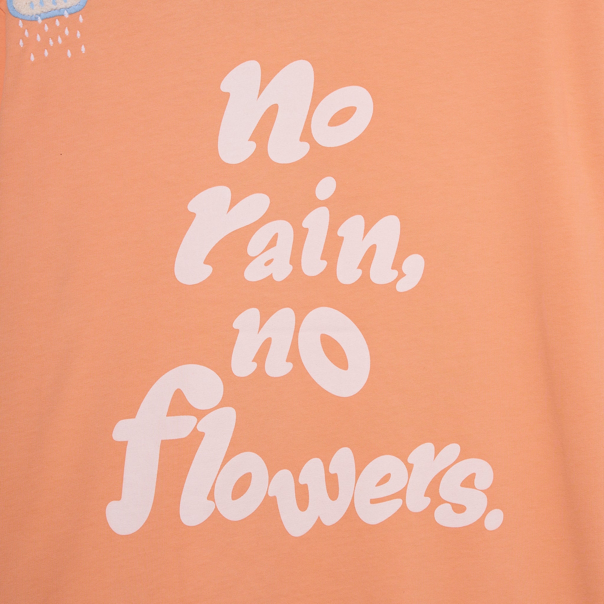 T-shirt unissexo da marca 30Fied, em tom coral. Modelo oversized de manga curta, com bordados e estampados diferenciadores. Confecionada em tecido macio, com acabamento de alta qualidade.